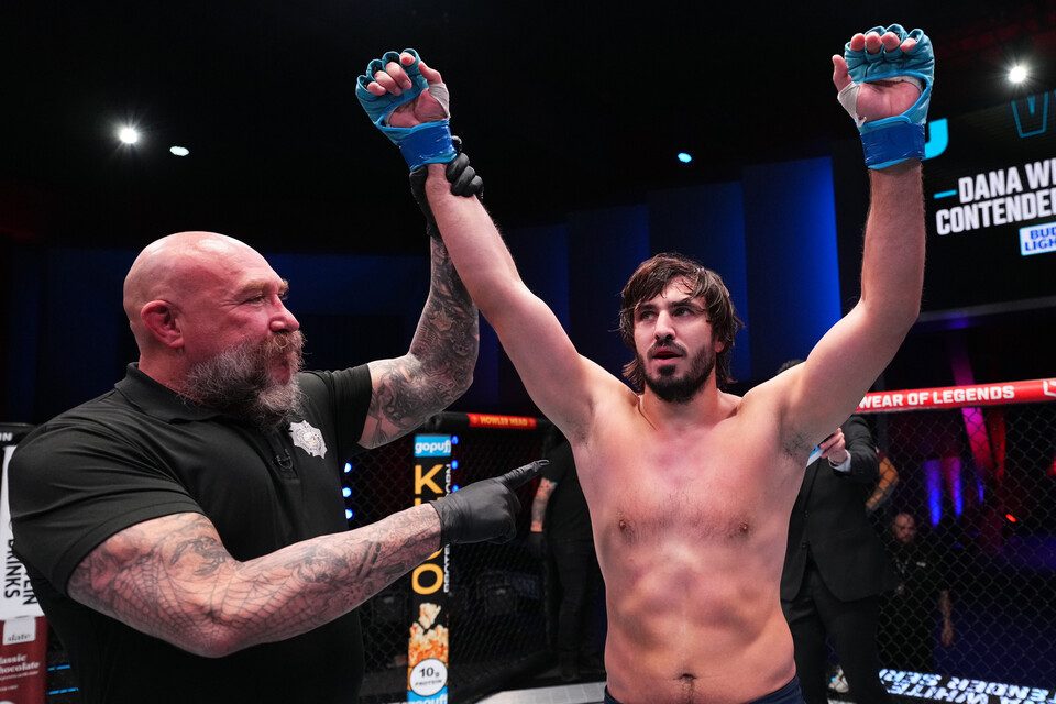 DWCS 라이트헤비급 메인 이벤트에서 승리한 아르툠 바히토프. UFC 제공