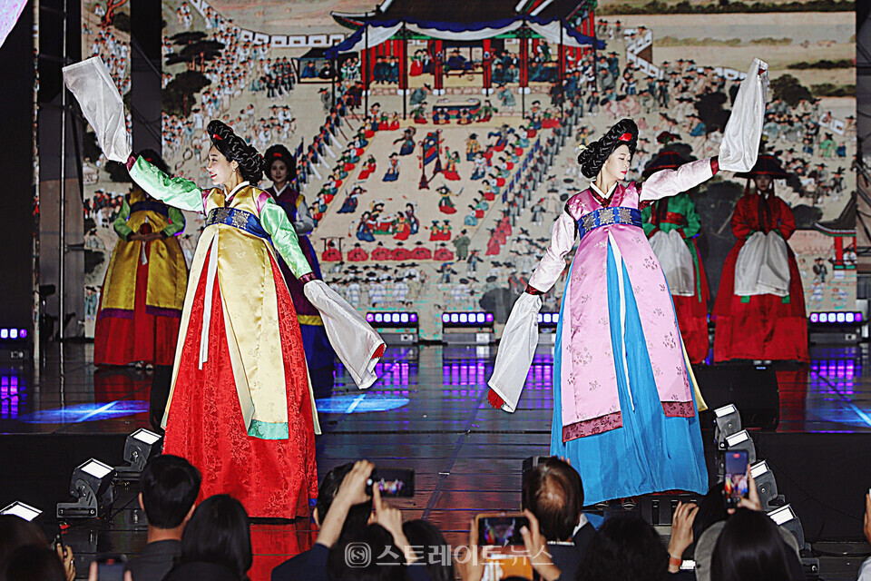 한빛단 창미주(왼쪽), 최정애. 양용은 기자 taeji1368@naver.com