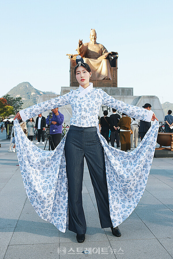 광화문광장에서 한빛단 송현아. 양용은 기자 taeji1368@naver.com