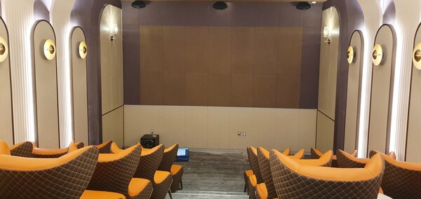 프라이빗한 실내 상영관을 입주민들이 경험할 수 있도록 했다.