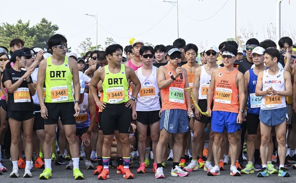 한국서부발전은 15일 ‘체육의날’을 기념해 지난 12일 충남 태안에서 열린 ‘전국 어울림 마라톤대회’에 4,000만원을 후원했다. 사진은 마라톤대회 참가자들이 출발선에서 대기하는 모습.