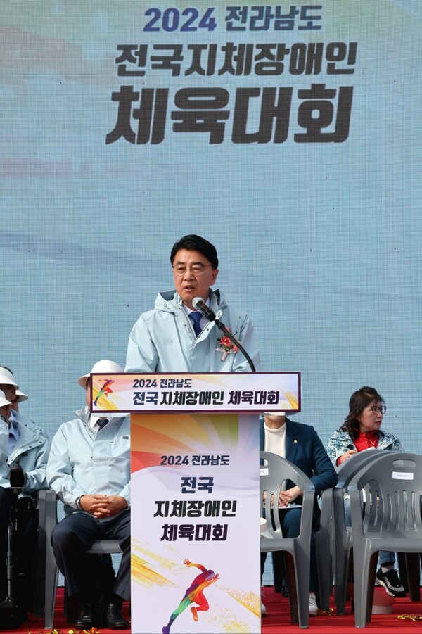 김태균 전남도의장이 전국 지체장애인 체육대회에 참석해 인삿말을 전하고 있다. (사진=전라남도의회)