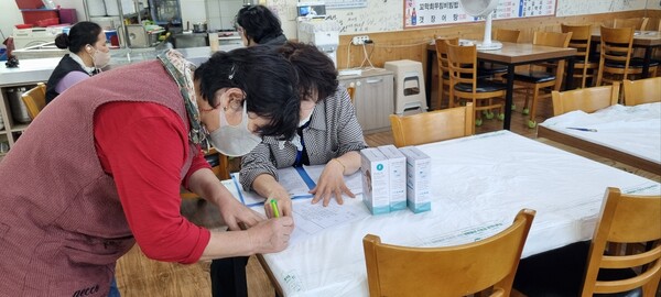 보성군이 제20회 벌교 꼬막축제를 앞두고 특별 위생 점검을 실시하고 있다. (사진=보성군)