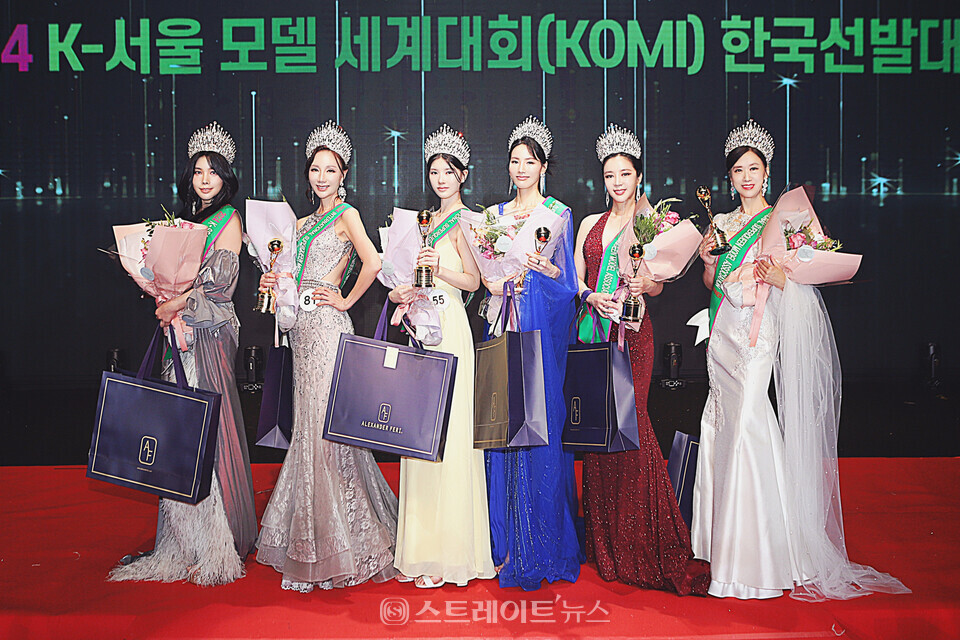 2024 K-서울 모델 세계대회 한국선발대회 위너 수상자 최유슬(왼쪽부터), 박정랑, 김태이, 김지운, 김재이, 배명혜 기념촬영. 양용은 기자 taeji1368@naver.com