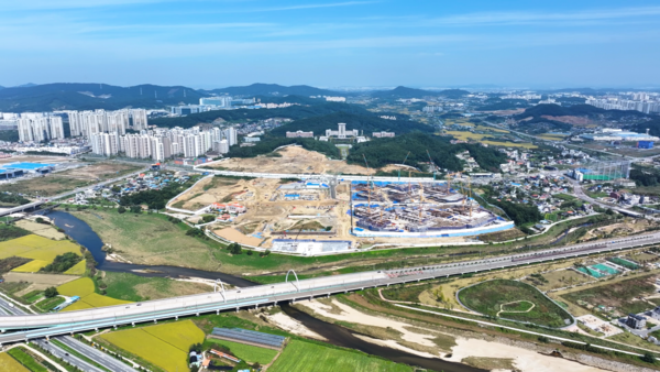 탄탄한 교통·교육·생활 인프라를 자랑하는 '더샵 탕정인피니티시티 3차' 건설 현장. 포스코이앤씨