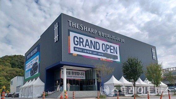 아산시 배방읍 장재리 1763번지에 위치한 더샾 탕정인피니티시티 3차 견본주택 ⓒ스트레이트뉴스(사진 : 김태현 선임기자)