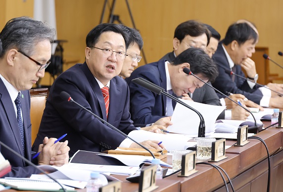 5일 이장우 대전시장이 확대간부회의를 주재하고 있다. 대전시 제공.