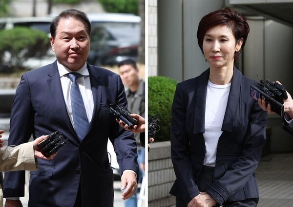 최태원 SK그룹 회장(왼쪽)과 노소영 아트센터 나비 관장. 연합뉴스