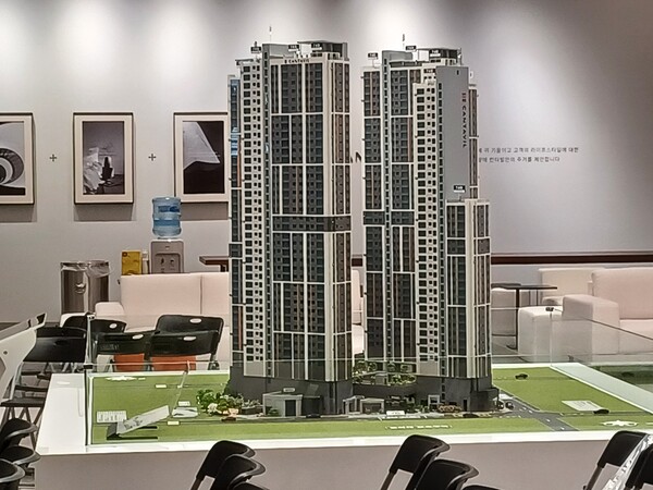 남주동8구역 가로주택정비사업조합과 (주)대원이 공급하는 '청주 남주 대원칸타빌 더 시엘'의 견본주택 내 모형 ⓒ스트레이트뉴스 (사진: 김태현 선임기자)