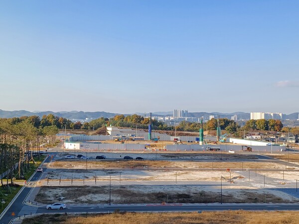 힐데스하임 더 원'  단지 앞에 들어설 상업6, 7, 8지구 예정지 ⓒ스트레이트뉴스 (사진: 김태현 선임기자)