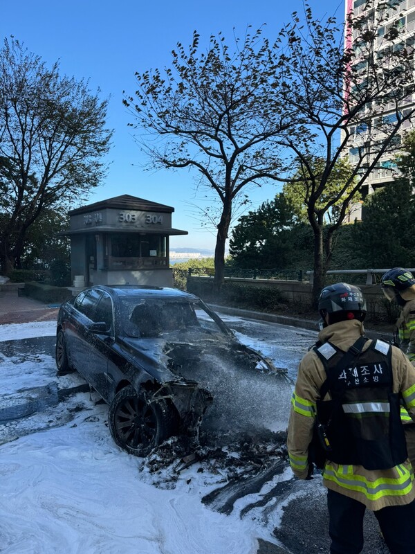 불이 난 화재 현장. 부산소방재난본부 제공