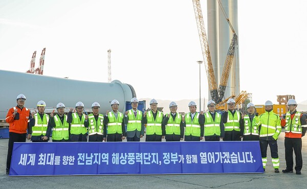 한덕수 국무총리가 해상풍력산업 선도하는 전남 목포신항을 방문했다.(사진=목포시)