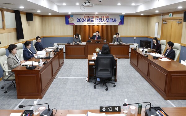 19일 오세길 경제복지위원장이 2024년도 3일차 행정사무감사를 실시하고 있다. 서구의회 제공.