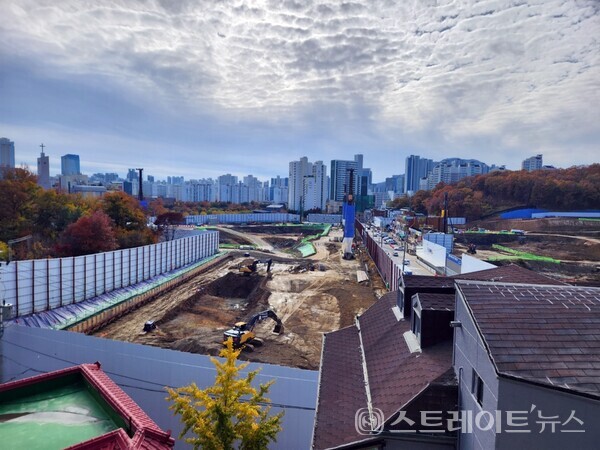 GS건설이 경기도 안양시 동안구 비산3동 354-10번지 일대, 뉴타운맨션삼익 주택재건축구역에서 비산동 역대급 분양가의 '평촌자이 퍼스니티'의 분양에 나섰다.(사진 : 스트레이트뉴스 김태현 선임기자)