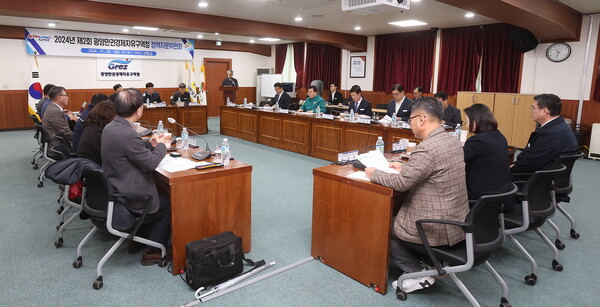 광양경제청이 2024년 제2회 정책자문위원회를 개최하고 있다. (사진=광양만권경제자유구역청)