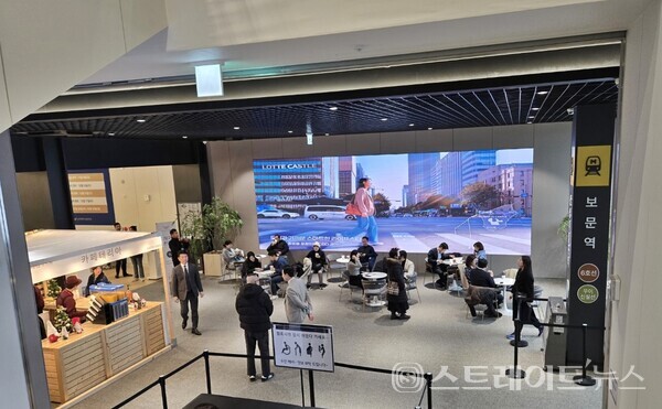 '창경궁역 롯데캐슬 시그니처' 모델하우스 내 모습. ⓒ 스트레이트뉴스(김태현 선임기자)