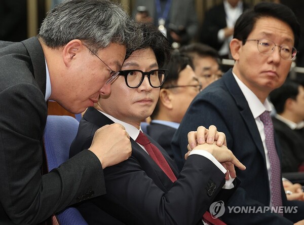 12일 오전 국회에서 열린 국민의힘 의원총회에 한동훈 대표가 참석해 있다. 연합뉴스