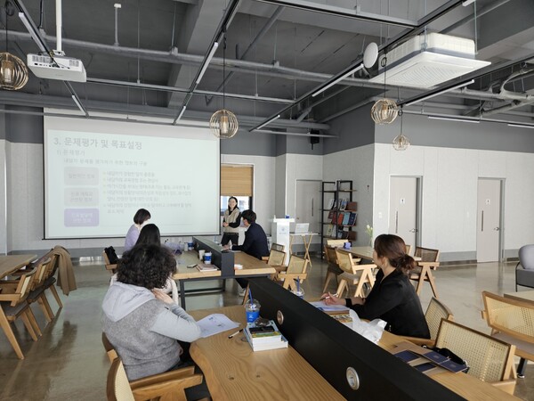 전라남도교육청이 진로진학상담사 역량 강화 연수를 실시하고 있다. (사진=전라남도교육청)