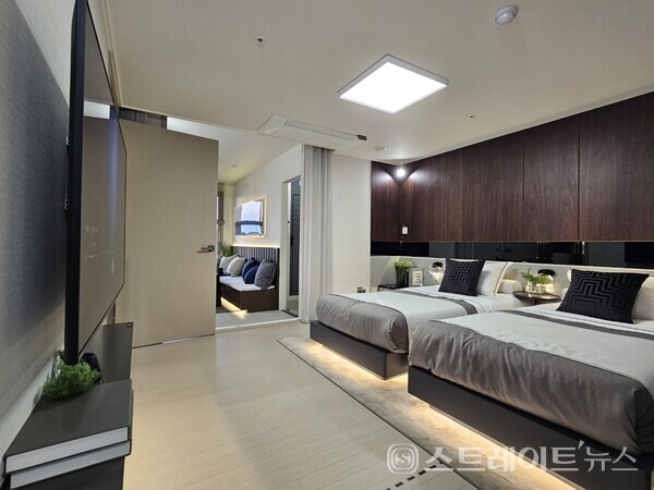 ◇'트리븐 논산'의 견본주택 내 108㎡형 모델룸의 침실1(안방). (사진=이준혁 기자)
