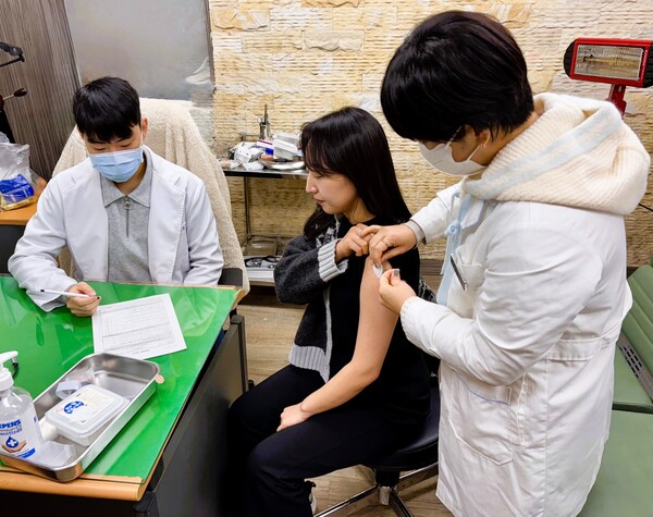 장성군보건소에서 인플루엔자 예방접종을 실시하고 있다. (사진=장성군)
