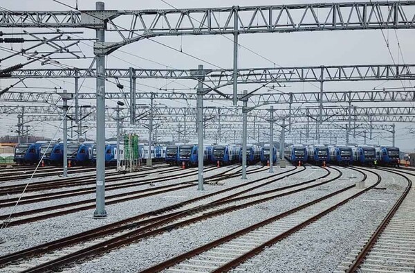 운정차량기지에서 배차를 기다리는 GTX-A노선 열차들. SG레일(주)