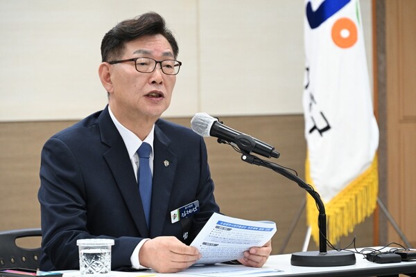 2일 중구 김제선 구청장은 기자회견을 갖고 민생회복을 위한 긴급 추경안을 3일 중구의회에 제출하겠다고 밝히고 있다. 중구 제공.