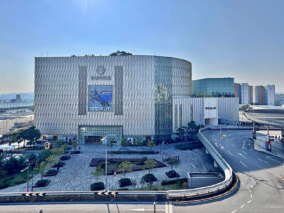 타임빌라스 수원 외관 전경. 롯데백화점 제공