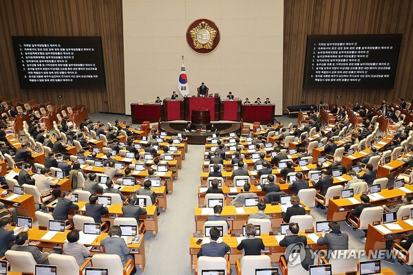 8일 오후 국회 본회의에서 내란 특검법, 김건희 여사 특검법, 양곡관리법 개정안 등 농업 관련 법안 4개, 국회법 개정안, 국회증언감정법 개정안 등 대통령 권한대행 체제에서 재의요구권(거부권)이 행사된 안건이 상정되고 있다. 연합뉴스