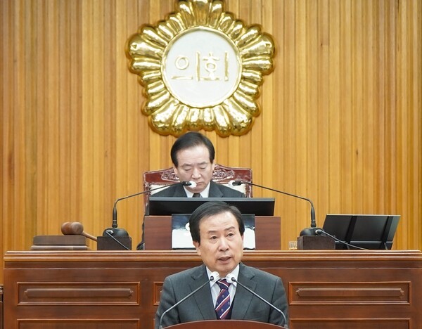 박홍률 목포시장이 2025년 목포시의회 시정보고회를 통해 시정운영 방향을 밝혔다.(사진=목포시)