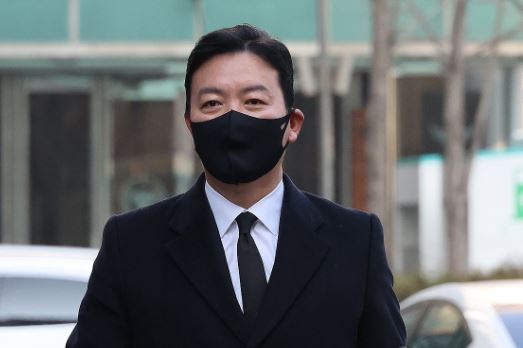 대통령경호실 김성훈 차장이 17일 오전 서울 서대문구 경찰 국가수사본부에 출석하고 있다. 연합뉴스