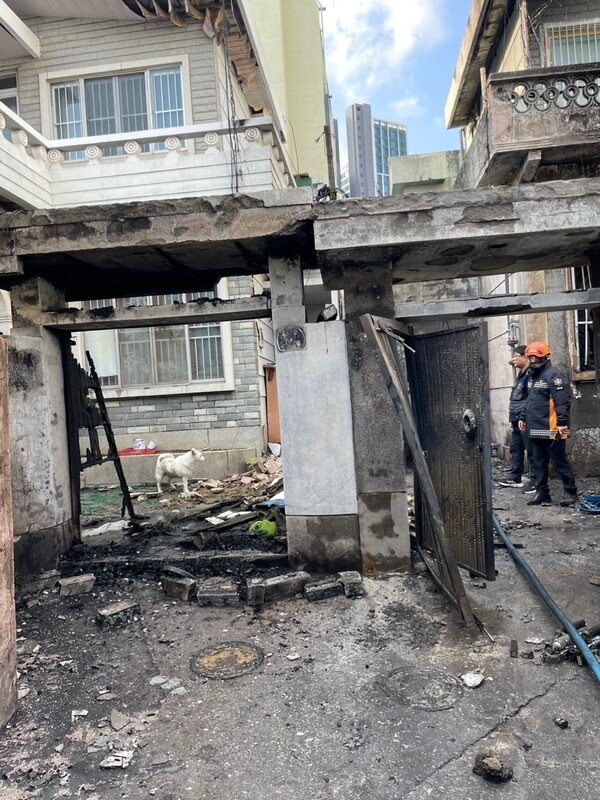 불이 난 화재현장. 부산소방재난본부 제공