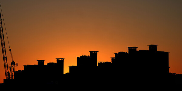 2025년 부동산시장은 지난해에 이어 건설업 불황, 대내외 불확실성, 프로젝트 파이낸싱(PF)발 위기, 물량 부족, 시장 양극화, 미분양 증가 등으로 밝지 않을 전망이다. 연합뉴스