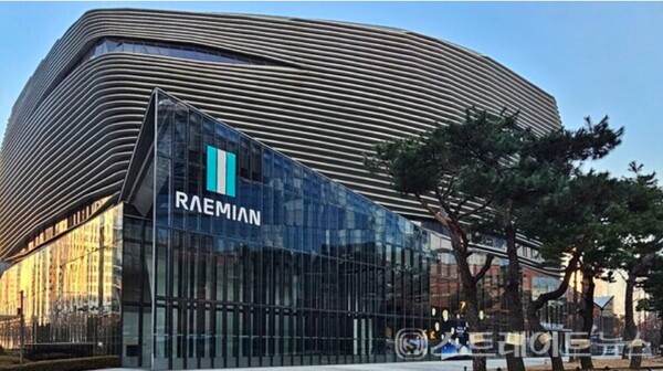 삼성물산이 서울 서초 방배6구역에서 분양 중인 '래미안 원페를라'가 3일 실시된 특별공급에서 84.7대 1의 경쟁률을 기록했다. ⓒ스트레이트뉴스(이준혁 기자)