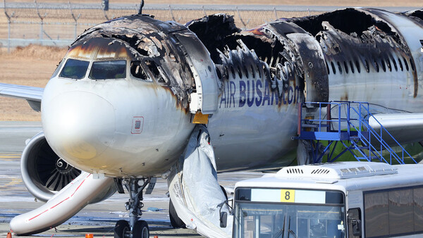 화재사고가 난 에어부산 여객기. 연합뉴스