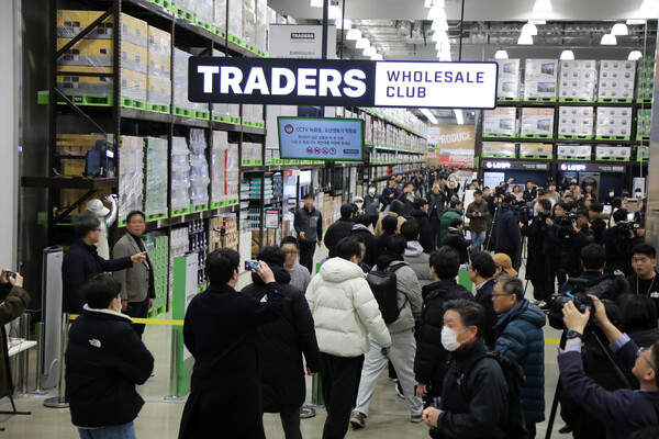 이마트 트레이더스 마곡점. 이곳은 오픈 첫 날인 지난 14일 매출 20억원을 달성, 트레이더스 역대 일(日) 최대 매출을 기록한데 이어 이튿날인 15일에는 24억원으로 매출이 더 늘었다. 이마트 제공