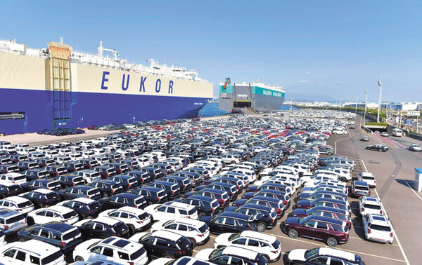 현대차 울산공장에서 수출 대기 중인 차량들이 주차돼 있다. 현대차 제공