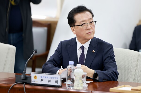 20일 조원휘 의장은 광주시의회에서 개최된 2025년 대한민국시도의회의장협의회 제1차 임시회에 참석해 지방재정 투자심사에 대한 제도개선을 촉구하고 있다. 대전시의회 제공.