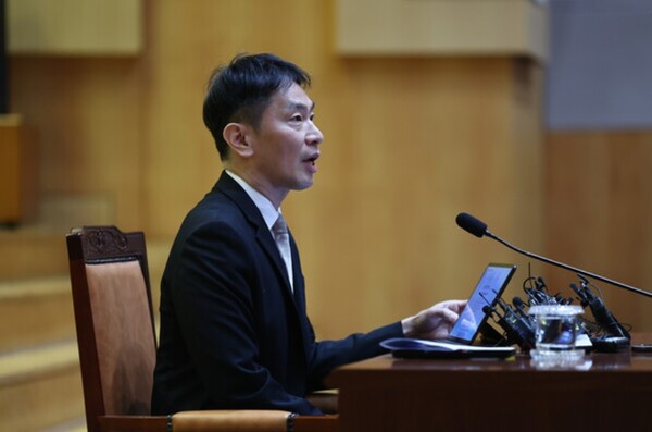 지난달 10일 ‘2025년 업무계획 기자간담회’에서 발언하는 이복현 금융감독원장. 연합뉴스 제공