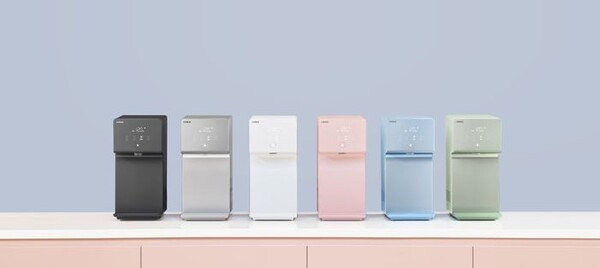 코웨이의 '아이콘 정수기'는 혁신적 인공지능(AI) 기술을 적용해 차별화된 편의 기능을 대거 탑재했다. 제품 상태를 실시간으로 모니터링하고 이상 발견 시 해결 방법까지 안내해 주는 스마트 진단 기능을 통해 제품 관리 편의성을 향상시켰다. 코웨이 제공