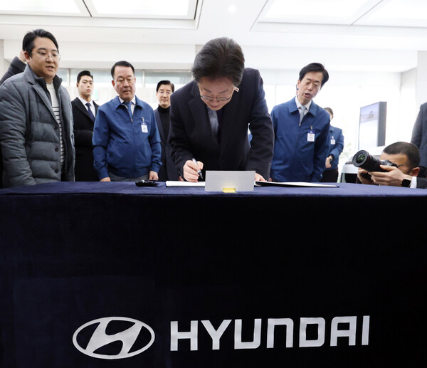 이재명 더불어민주당 대표가 지난 2월20일 현대차를 방문한 모습. 사진=연합뉴스