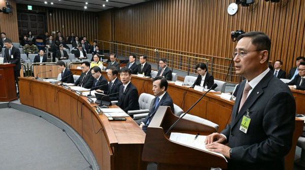 18일 국회 정무위 전체회의 긴급 질의 답변자로 나선 신영증권 금정호 사장. 연합뉴스 제공.