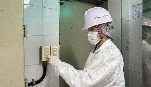 불필요한 전기 사용을 줄이는 등 축산물공판장은 비용절감에 들어갔다. 농협경제지주 제공.