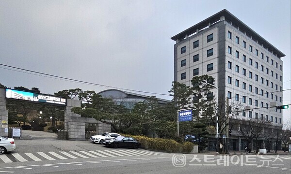 ◇전주시 완산구 효자동2가에 위치한 아파트 '본 아르떼 리버뷰'와 가까운 고교 중 한 곳인 상산고. 다만 이 곳은 인기가 적잖은 자율형사립고라, 입학을 희망하더라도 입학이 쉽지 않다. (사진=이준혁 기자)