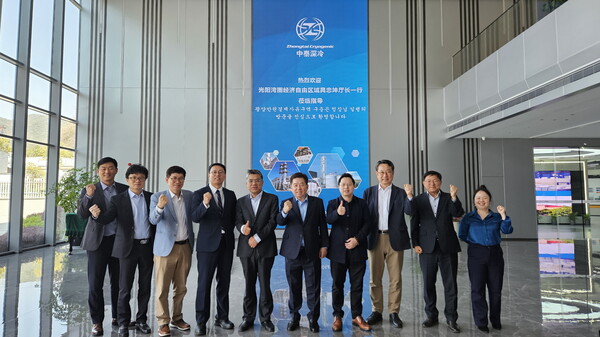광양경자청이 중국 중타이그룹을 방문해 기념사진을 찍고 있다. (사진=광양경자청)