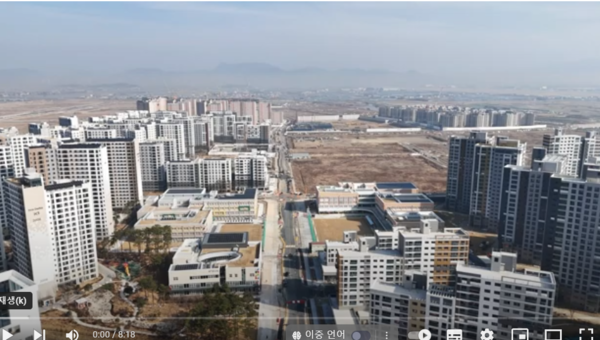 금호건설이 부산 강서구 국가 스마트 시범지구인 에코델타시티 24블록에 선보이는 '에코델타시티 아테라’(사진 건설현장)의 청약열기가 모처럼 뜨겁다.