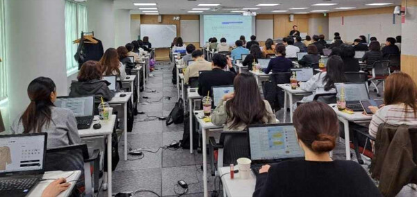 27일 보험연수원이 진행한 'AI카피라이터 마스터 클래스’ 과정에 참석한 수강생들 모습.