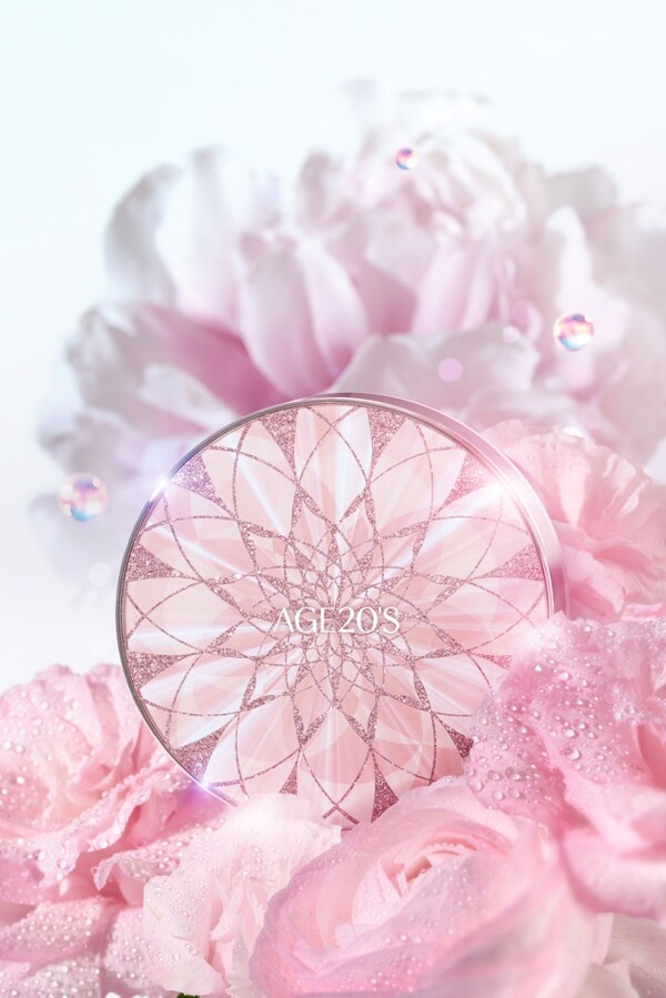 애경산업의 대표 화장품 브랜드 ‘AGE20’S’에서 S/S시즌을 맞아 ‘에센스 팩트 더 블루밍’을 출시했다. 애경산업 제공