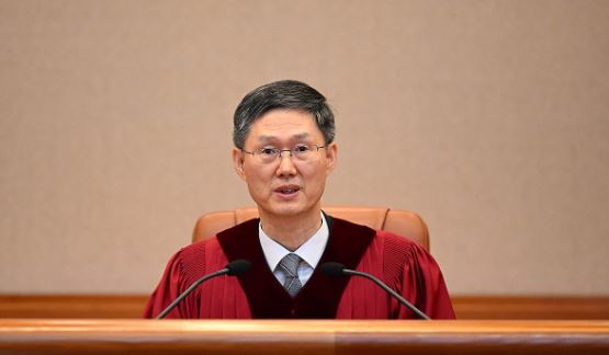 문형배 헌법재판소장 권한대행이 4일 오전 윤석열 대통령 탄핵심판 선고에서 '파면' 주문을 읽고 있다. 연합뉴스