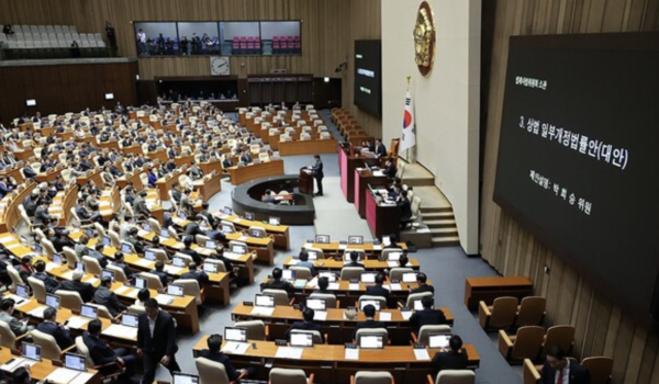 3월 13일 박희승 더불어민주당 의원이 국회 본회의에 '주주에 대한 이사 충실의무'를 확대한 상법 개정안을 설명한 모습. 연합뉴스 제공.