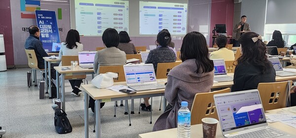 2025년 AI 디지털교과서 도입에 따라 학교 관리자와 교사의 AI 디지털교과서 활용 역량강화 지원을 위해 연수를 운영하고 있다. 대전교육청 제공.